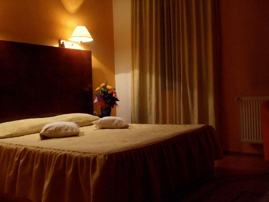 Hotel Ambassador Бая-Маре Экстерьер фото